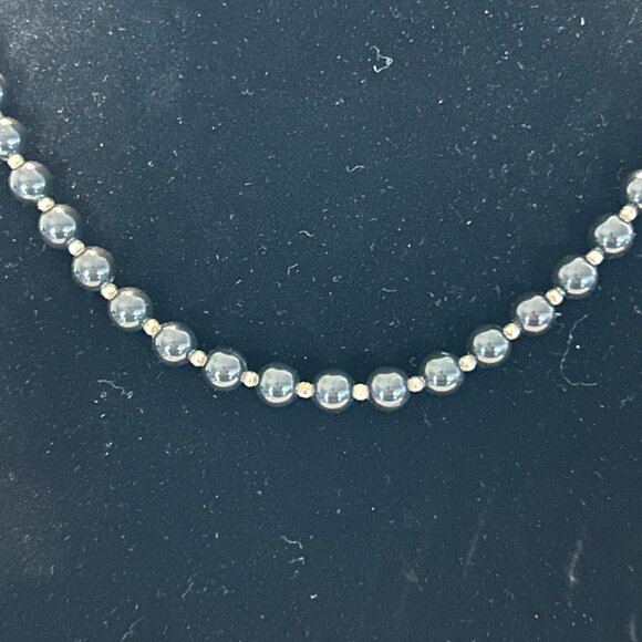 Vintage 18" Black Beaded necklace with Gold Bead Dividers. - Picture 4 of 6